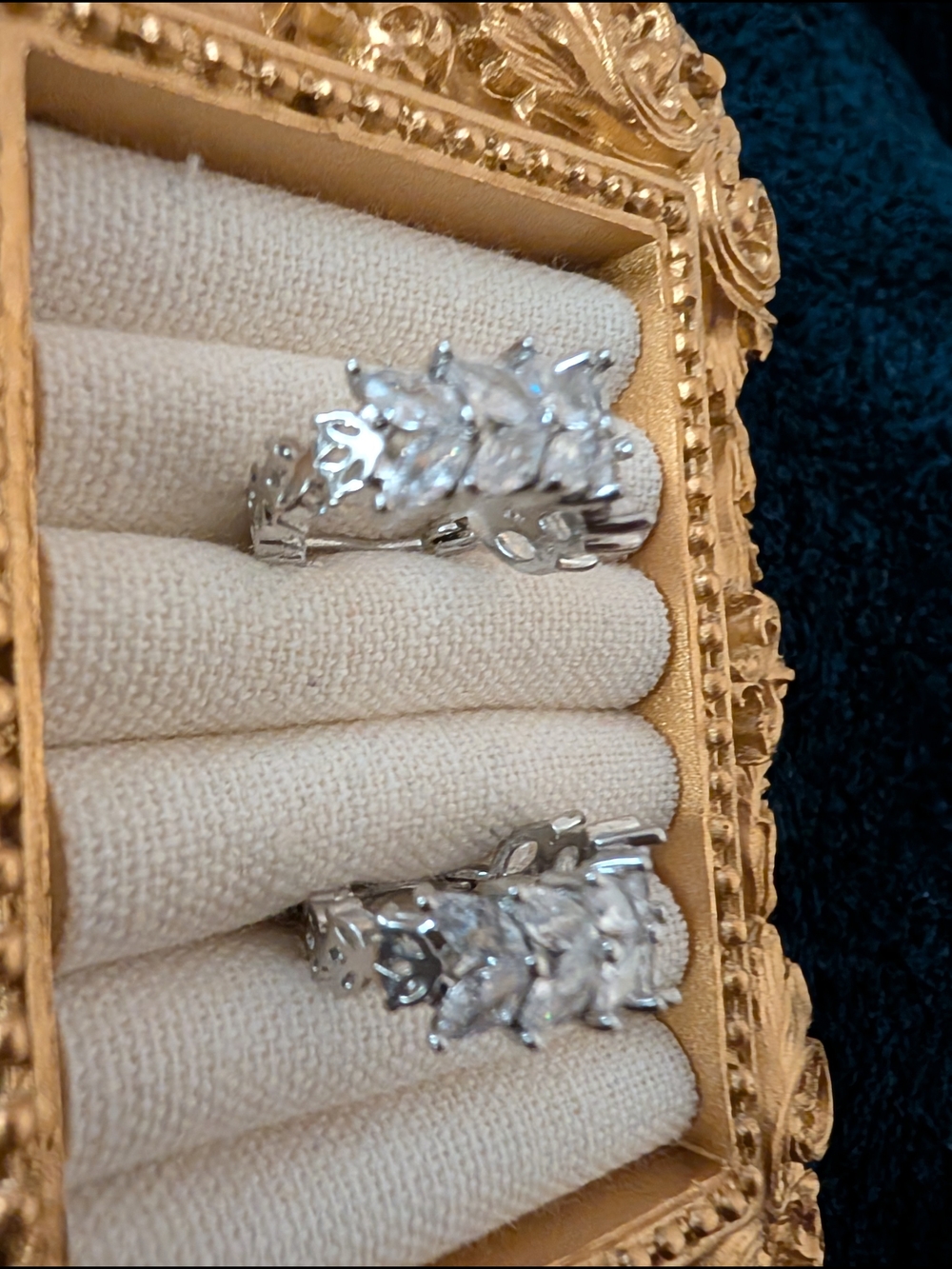 💎 Marquise Cluster CZ Cubic Zirconia Earrings 💎 - Picture 6 of 15